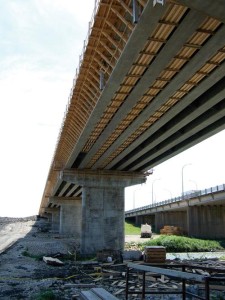 Мост Floodway Bridge - стал самым большим бетонным мостом в мире, который армирован стеклопластиковой композитной арматурой
