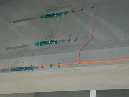 Рисунок 6. Оптоволоконные датчики на бетонных балках